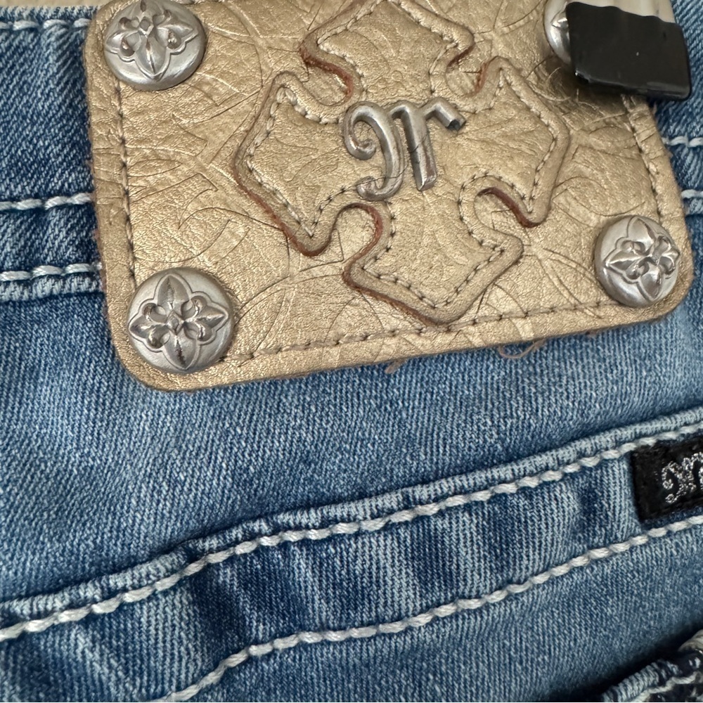 Miss Me Fleur De Lis Mid Rise Boot Cut Blue Jeans Size 29 - Picture 4 of 9